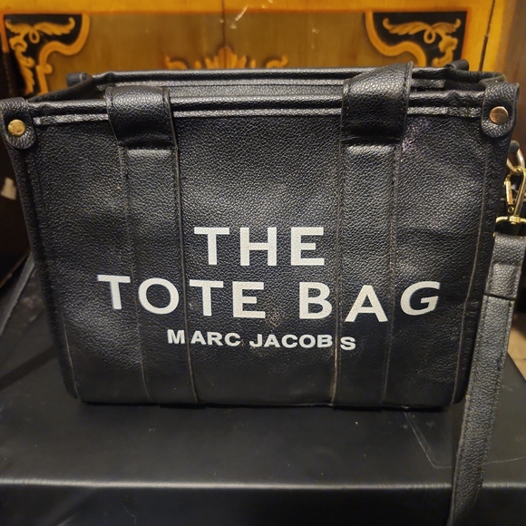 Marc Jacobs Handbags - Marc Jacobs Black Leather Tote Bag